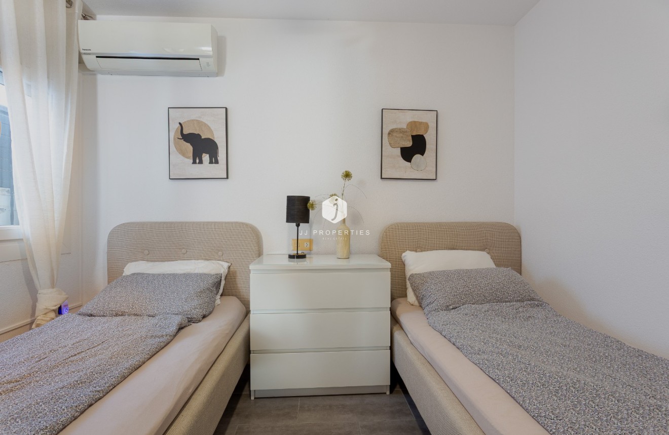 Tweedehands - Villa -
Orihuela Costa - Costa Blanca