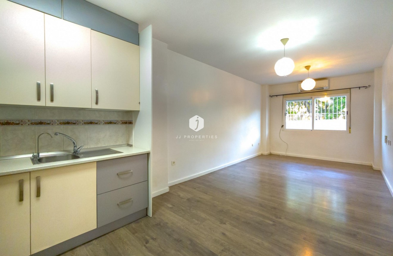 Resale - Apartment / flat -
Torrevieja