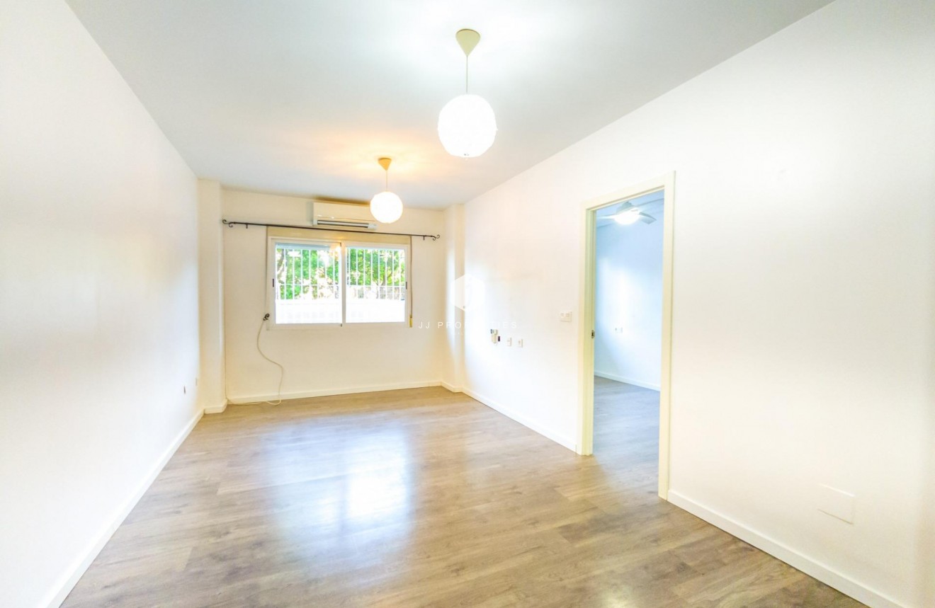 Resale - Apartment / flat -
Torrevieja