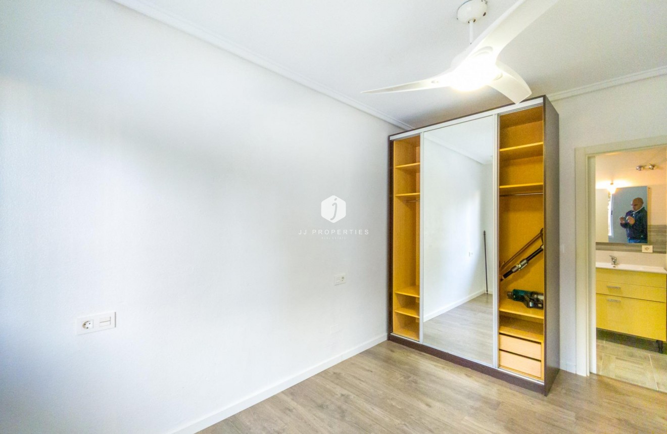 Resale - Apartment / flat -
Torrevieja