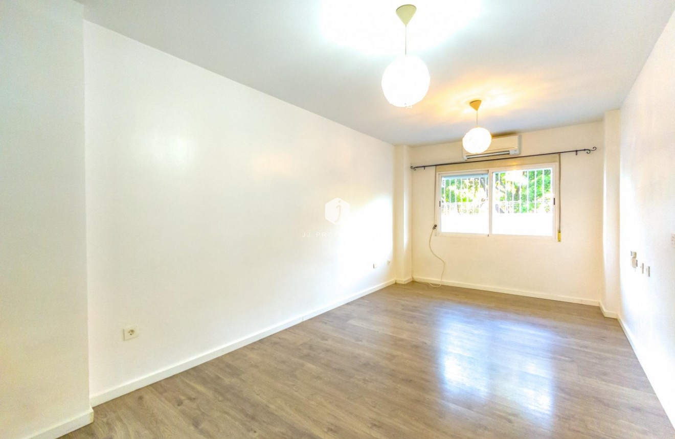 Resale - Apartment / flat -
Torrevieja