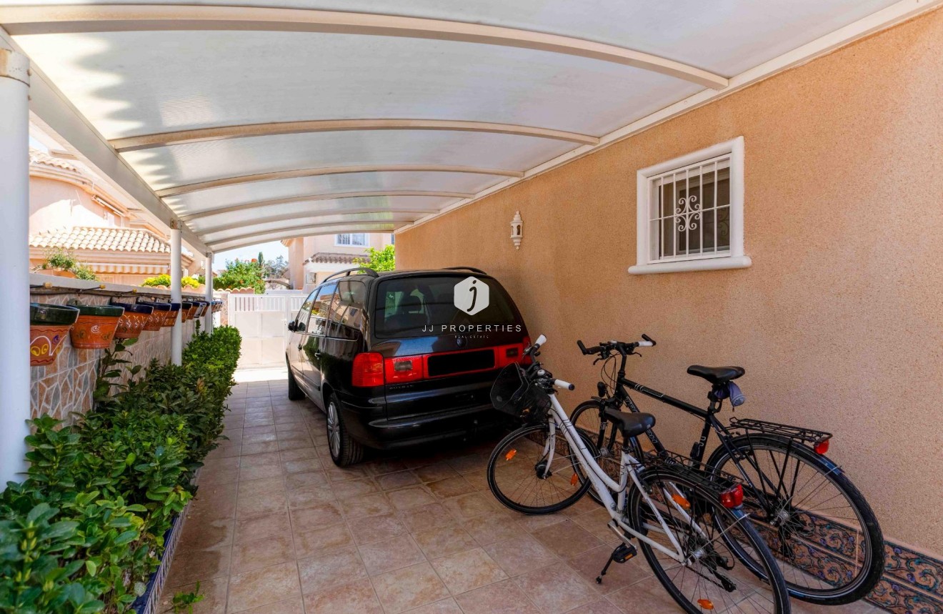 Tweedehands - Villa -
Orihuela Costa - Punta Prima