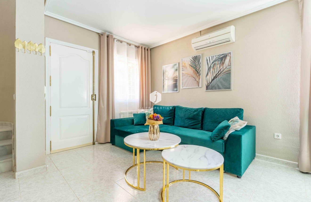 Tweedehands - Villa -
Orihuela Costa - Punta Prima