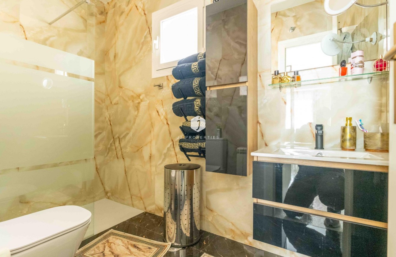 Tweedehands - Villa -
Orihuela Costa - Punta Prima