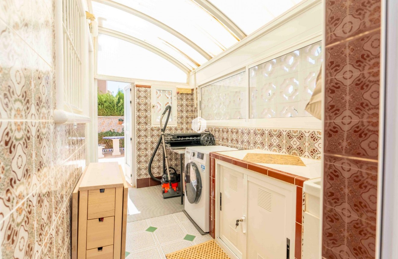 Tweedehands - Villa -
Orihuela Costa - Punta Prima