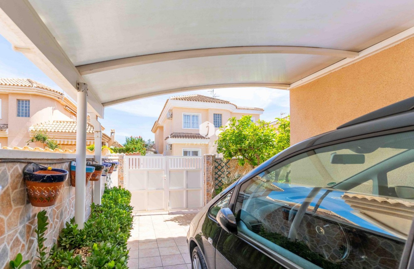 Tweedehands - Villa -
Orihuela Costa - Punta Prima