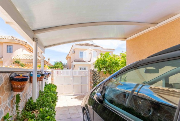 Tweedehands - Villa -
Orihuela Costa - Punta Prima