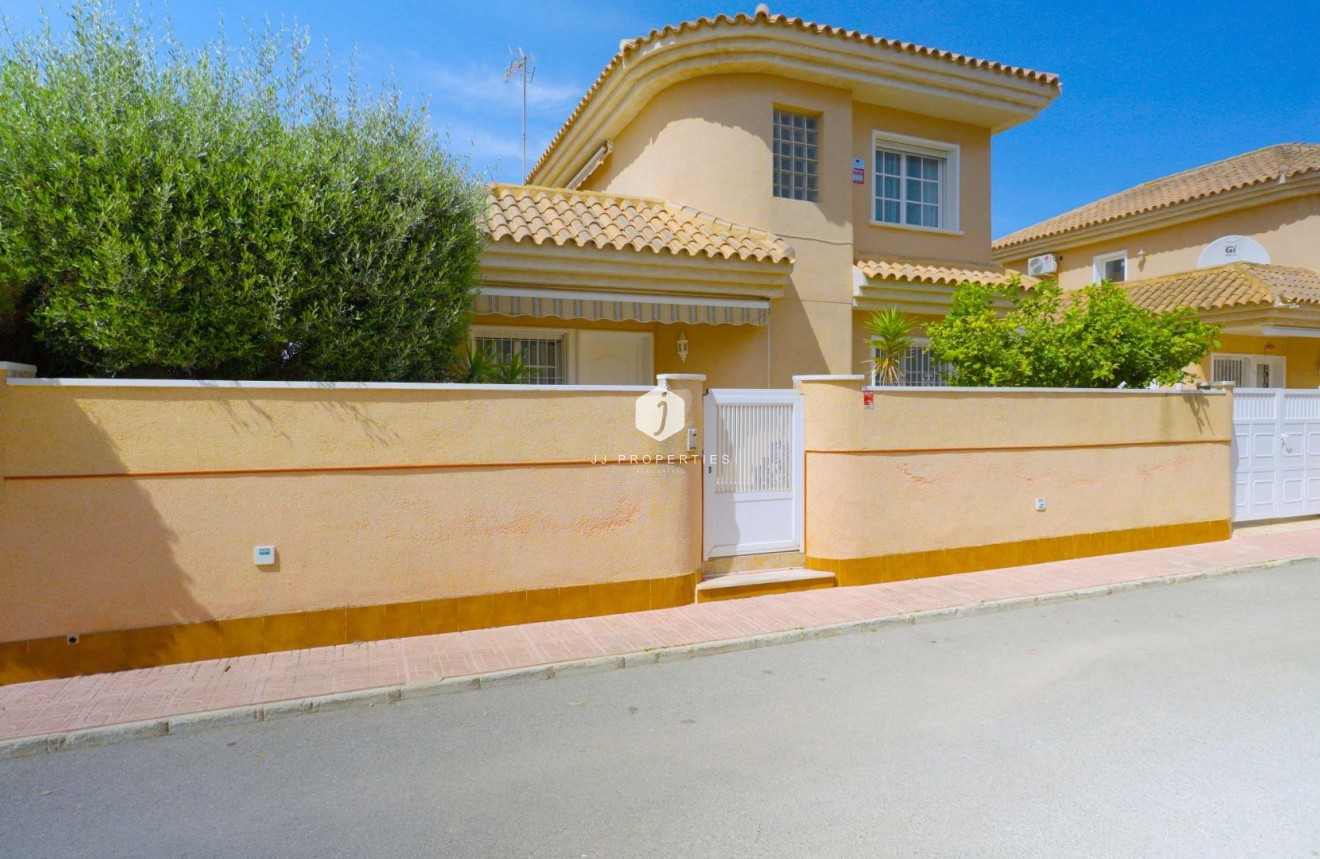 Tweedehands - Villa -
Orihuela Costa - Punta Prima
