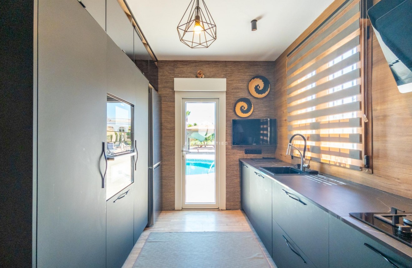 Tweedehands - Villa -
Torrevieja - El chaparral