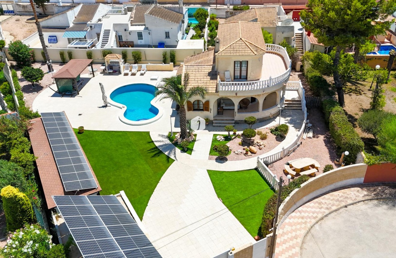 Tweedehands - Villa -
Torrevieja - El chaparral