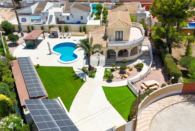 Tweedehands - Villa -
Torrevieja - El chaparral