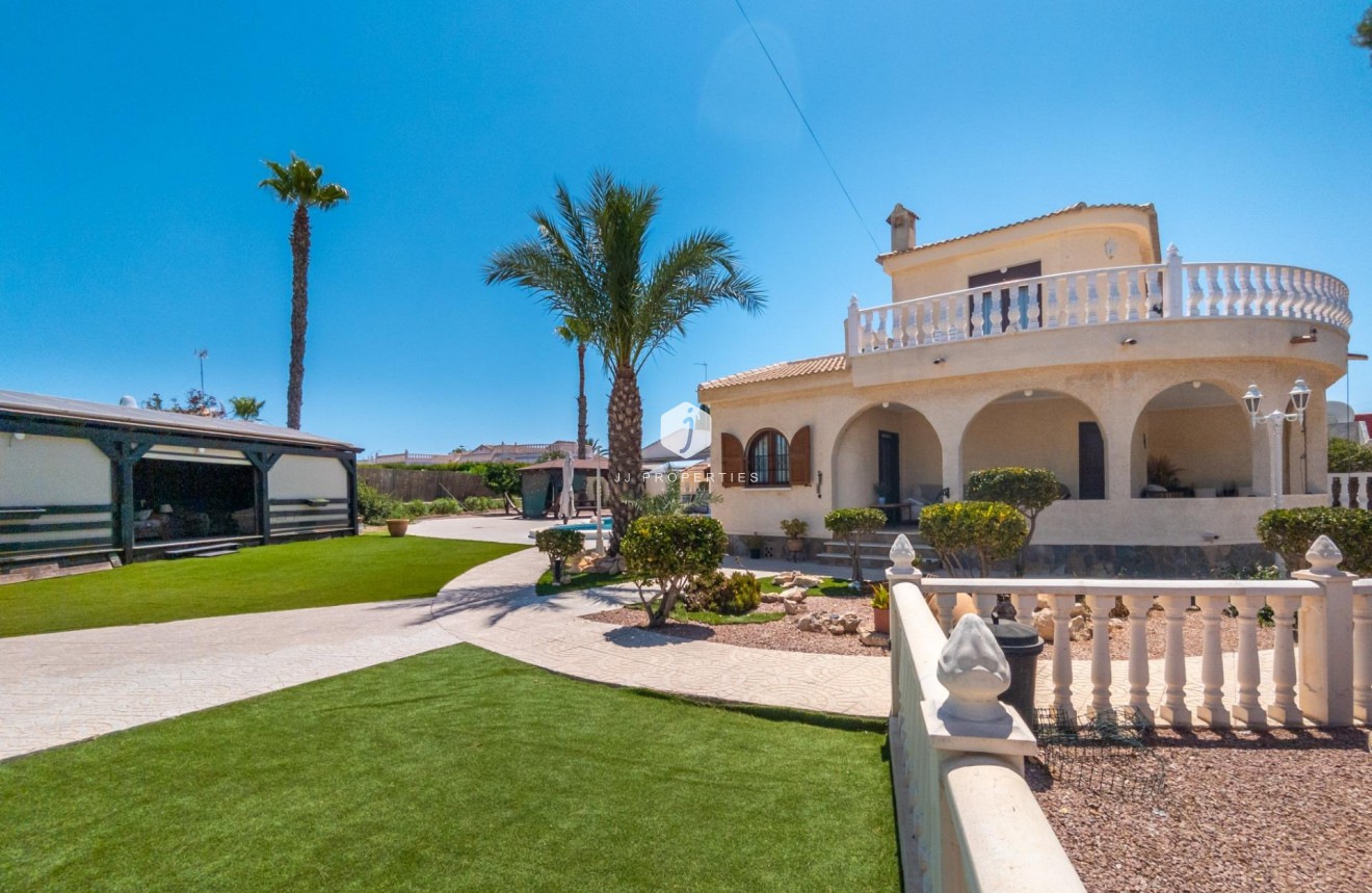 Tweedehands - Villa -
Torrevieja - El chaparral