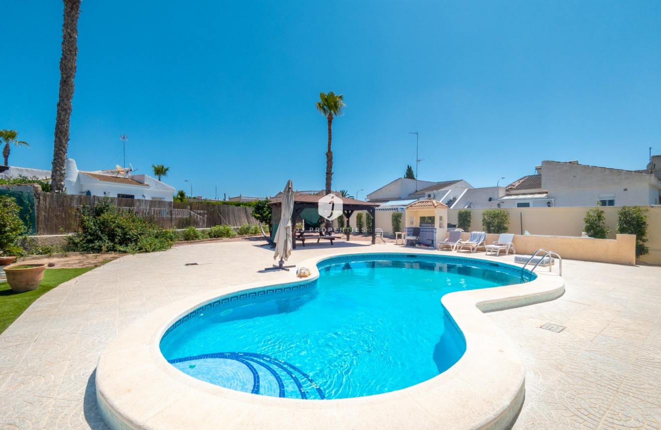 Tweedehands - Villa -
Torrevieja - El chaparral