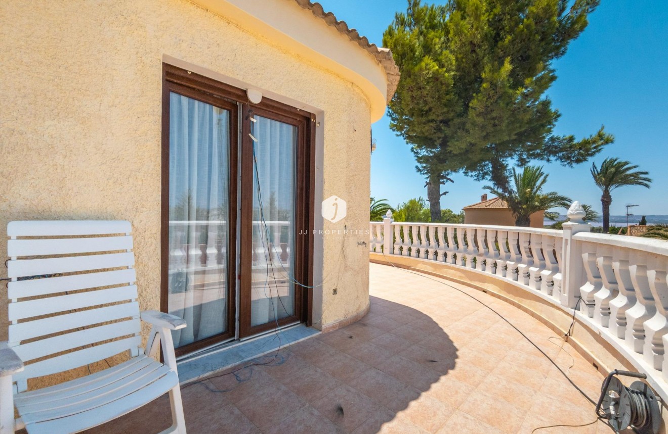 Tweedehands - Villa -
Torrevieja - El chaparral