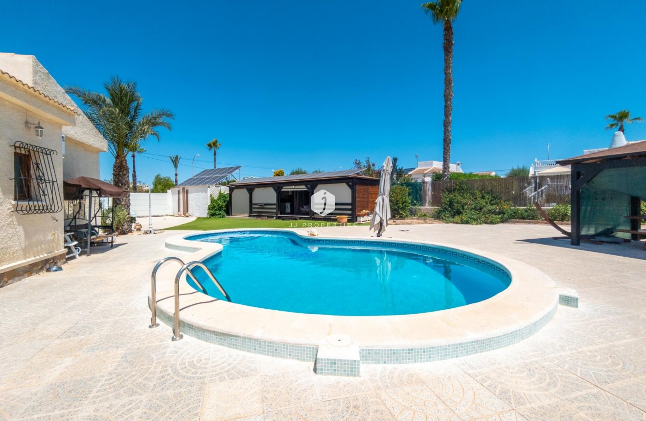 Tweedehands - Villa -
Torrevieja - El chaparral