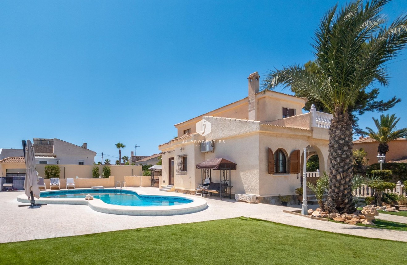 Tweedehands - Villa -
Torrevieja - El chaparral