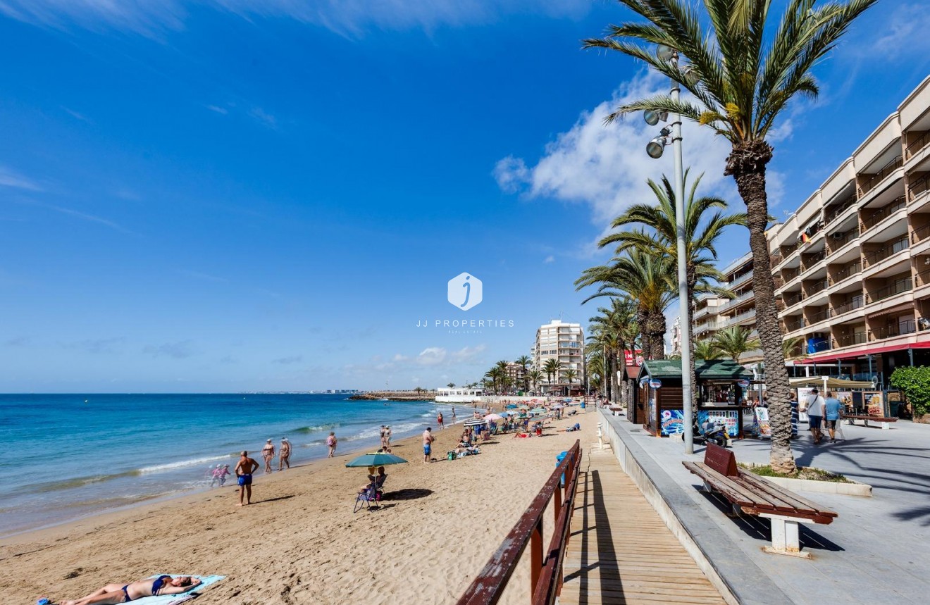 Tweedehands - Appartement / flat -
Torrevieja - Centro
