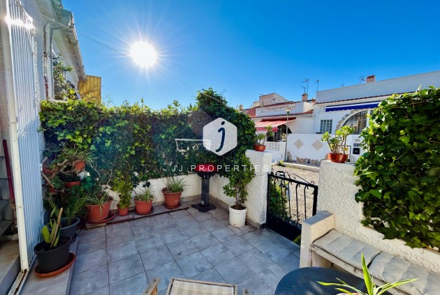 Resale - Chalet -
Torrevieja - Costa Blanca