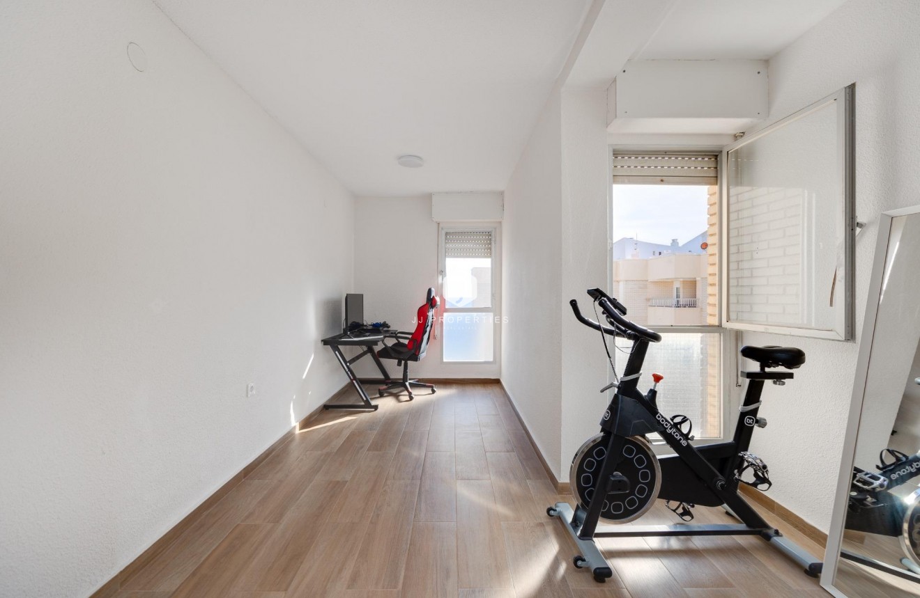 Tweedehands - Appartement / flat -
Torrevieja - Centro