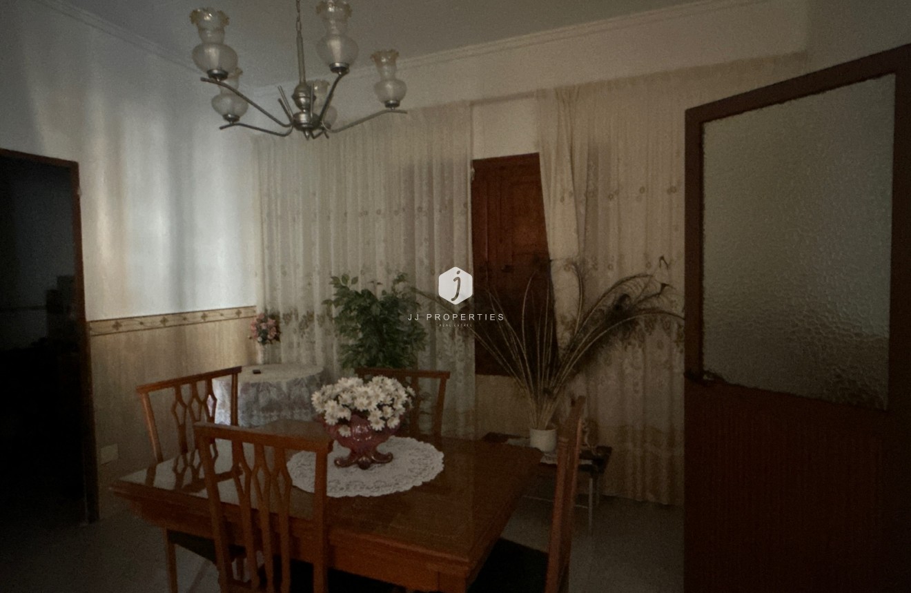 Aus zweiter Hand - Villa -
Benejúzar - Inland