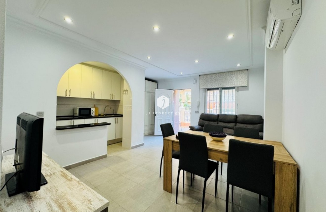 Tweedehands - Appartement / flat -
La Mata - Costa Blanca