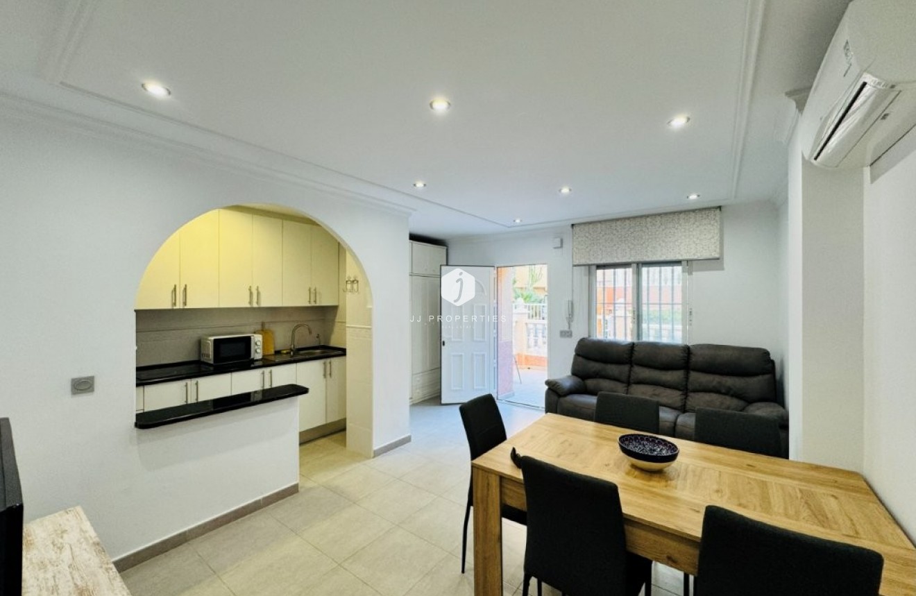 Tweedehands - Appartement / flat -
La Mata - Costa Blanca