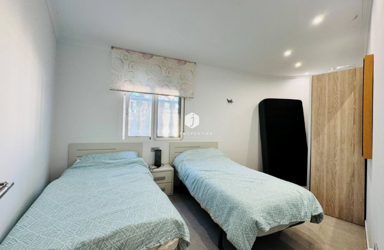 Tweedehands - Appartement / flat -
La Mata - Costa Blanca