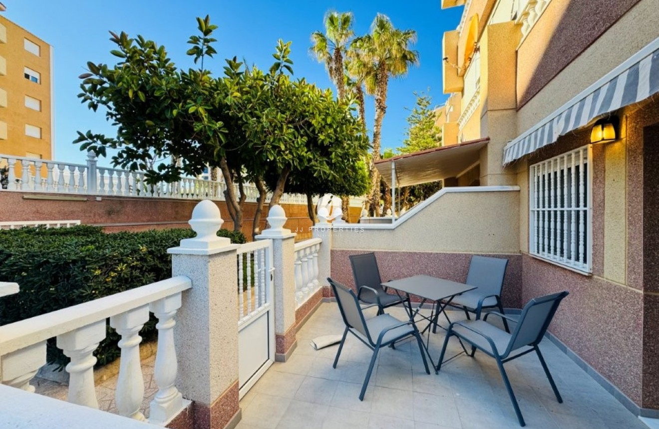 Tweedehands - Appartement / flat -
La Mata - Costa Blanca