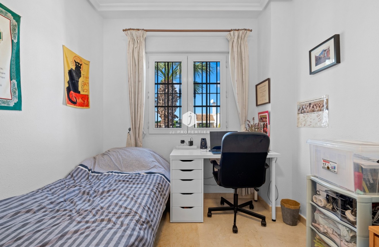 D'occasion - Villa -
Orihuela Costa - Costa Blanca