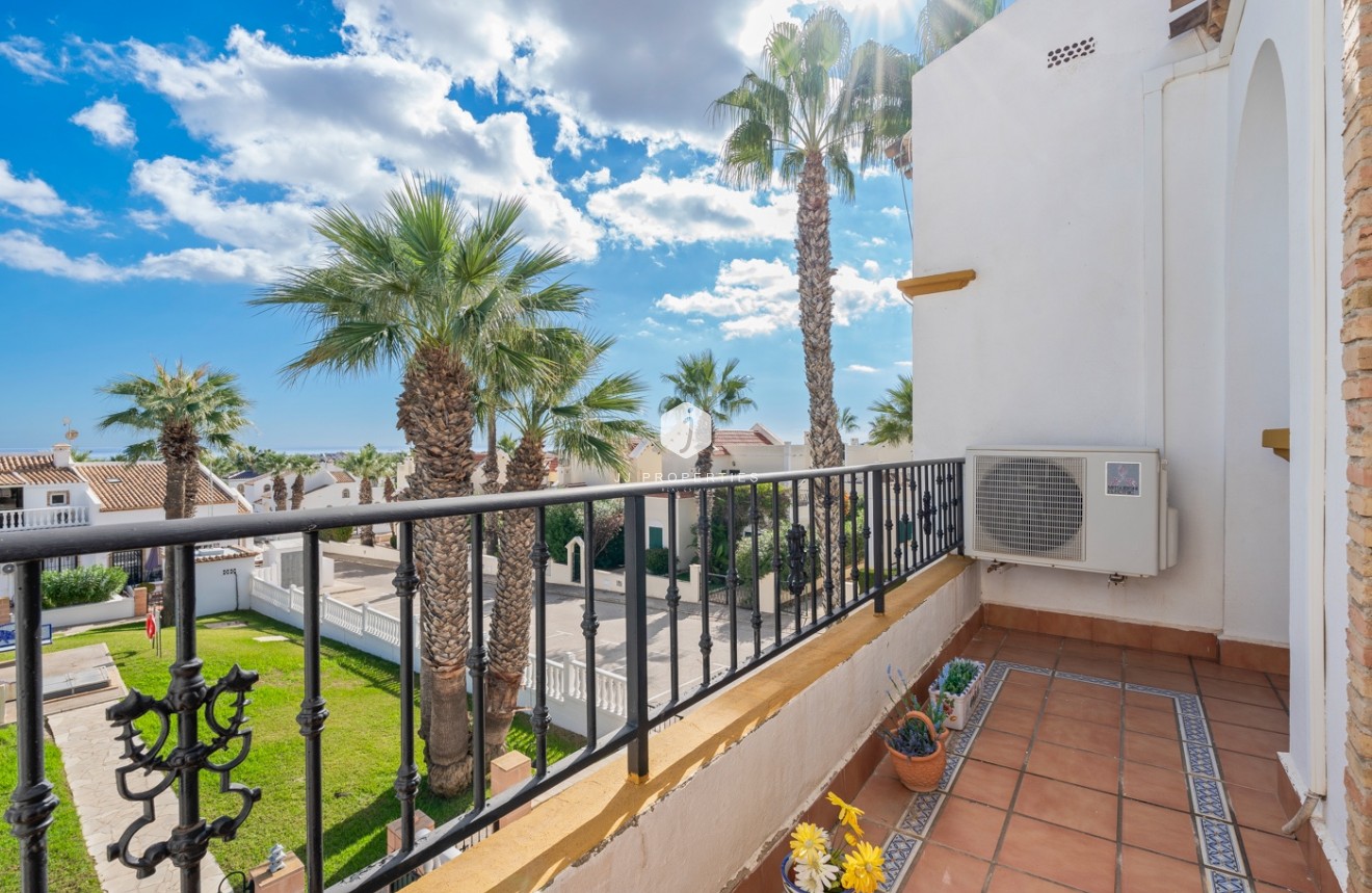 D'occasion - Villa -
Orihuela Costa - Costa Blanca