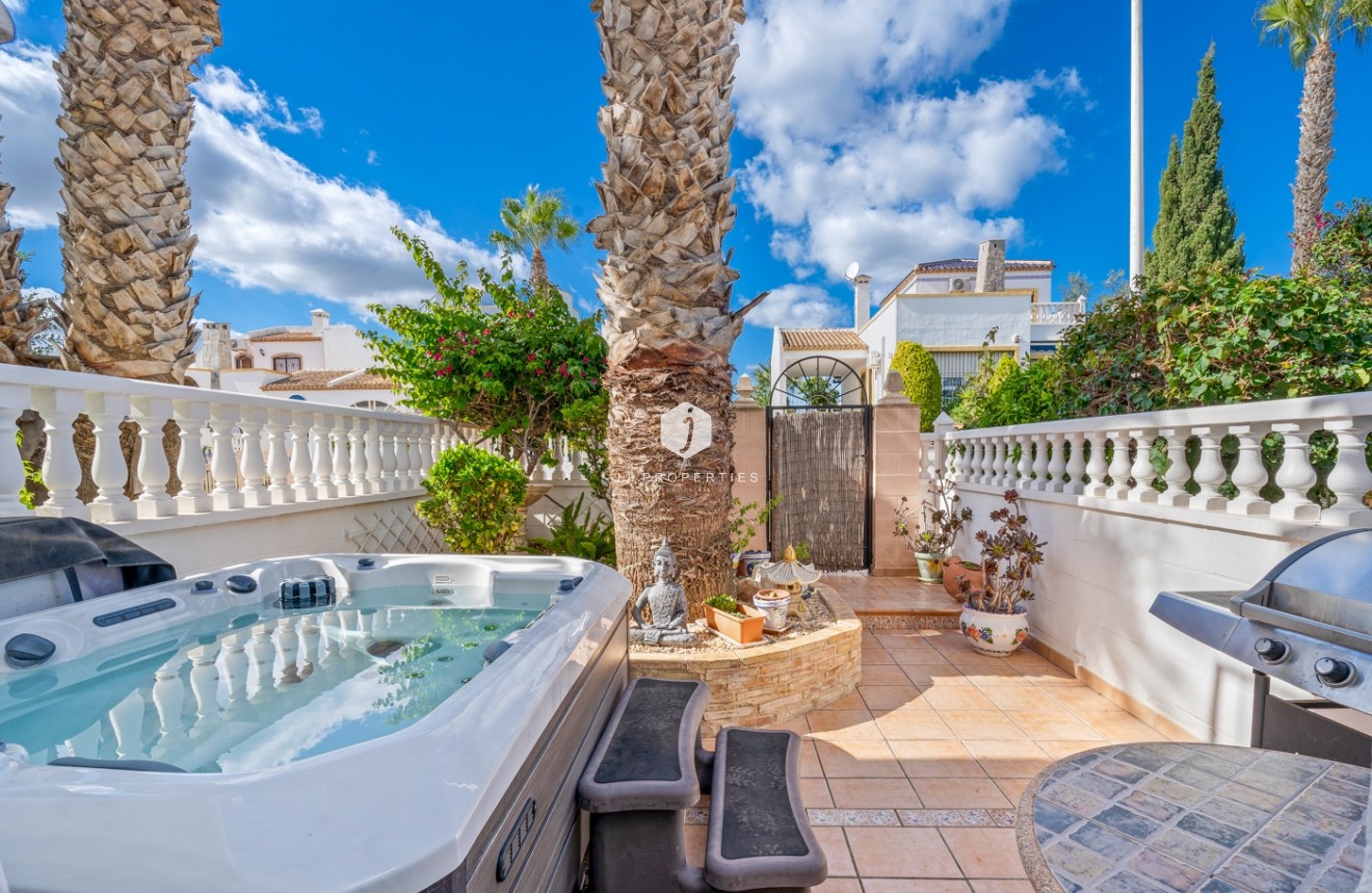 D'occasion - Villa -
Orihuela Costa - Costa Blanca