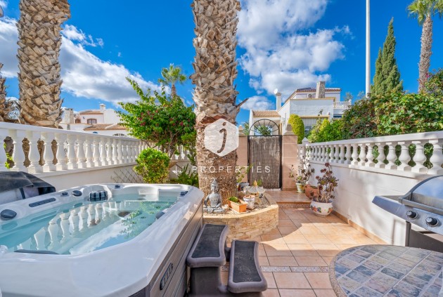 D'occasion - Villa -
Orihuela Costa - Costa Blanca