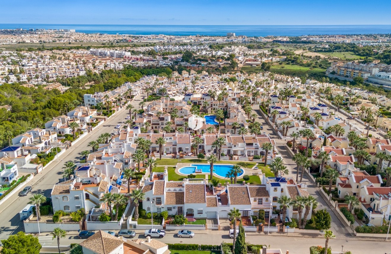 D'occasion - Villa -
Orihuela Costa - Costa Blanca
