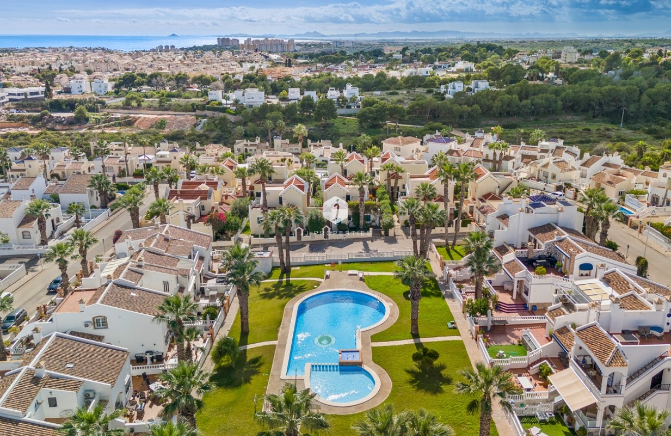 D'occasion - Villa -
Orihuela Costa - Costa Blanca