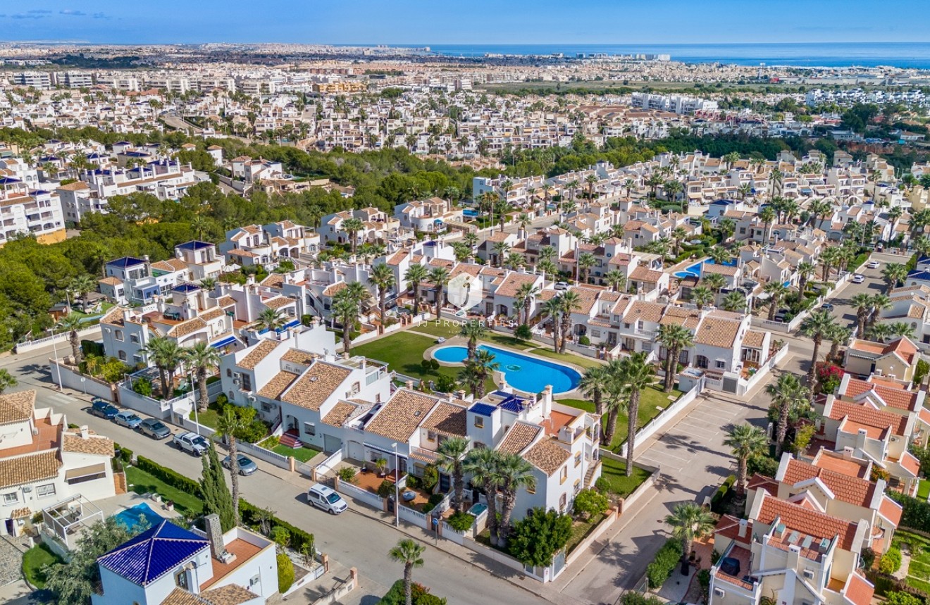D'occasion - Villa -
Orihuela Costa - Costa Blanca