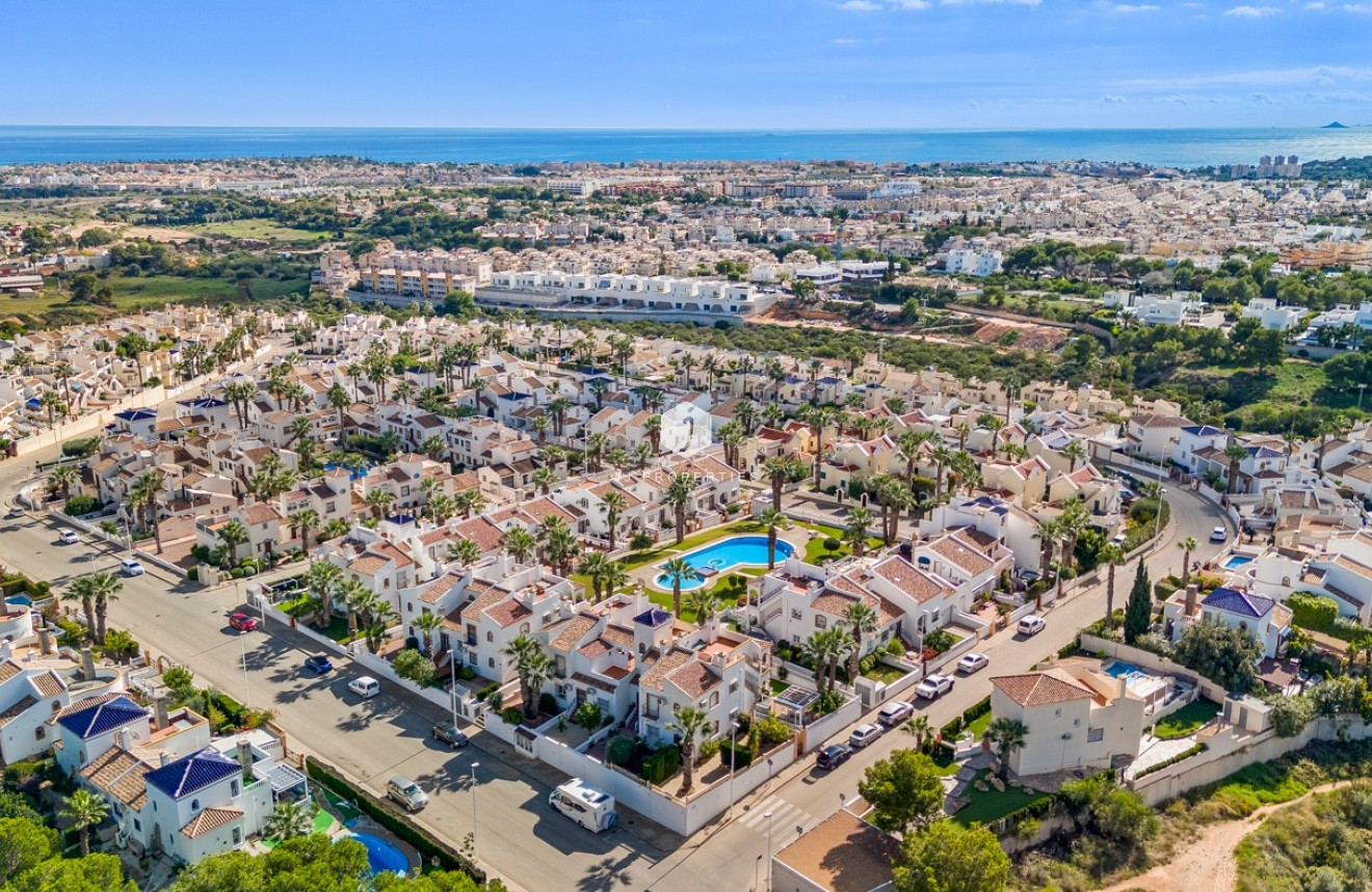 D'occasion - Villa -
Orihuela Costa - Costa Blanca