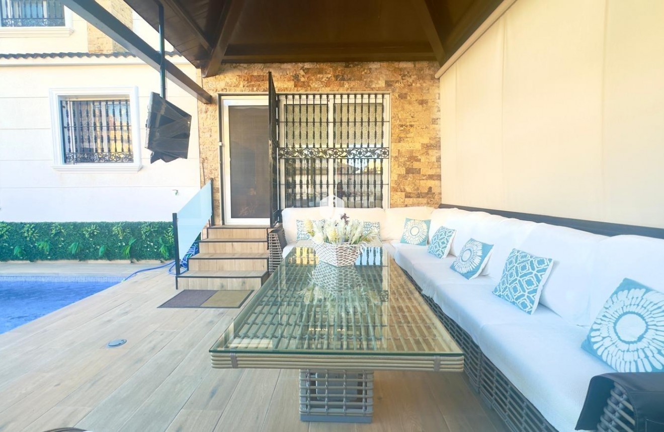 Tweedehands - Chalet -
Orihuela Costa - La Zenia