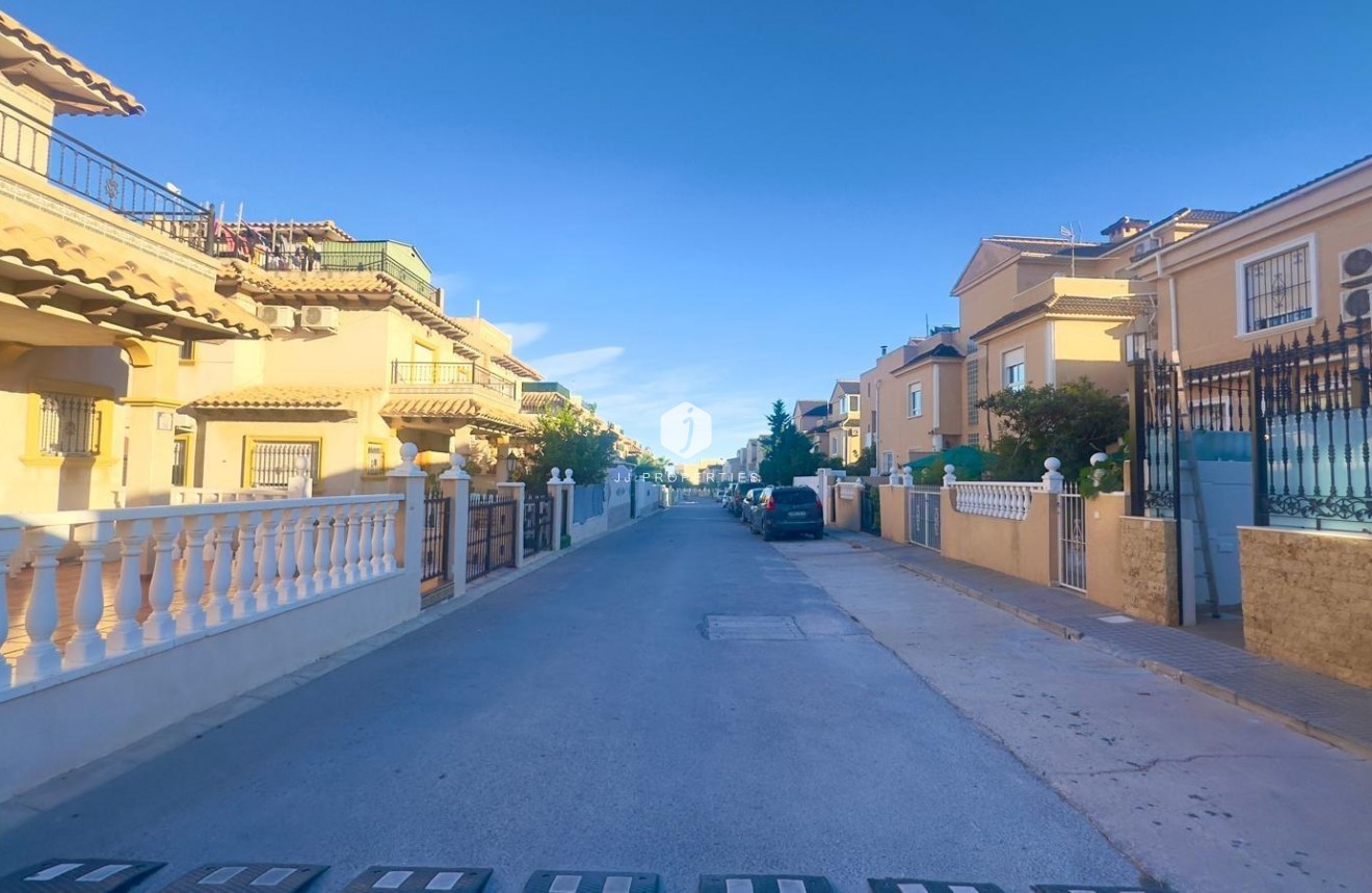 Tweedehands - Chalet -
Orihuela Costa - La Zenia