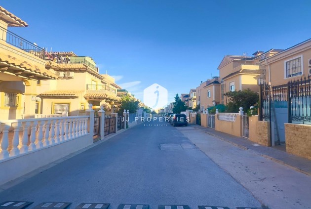 Tweedehands - Chalet -
Orihuela Costa - La Zenia