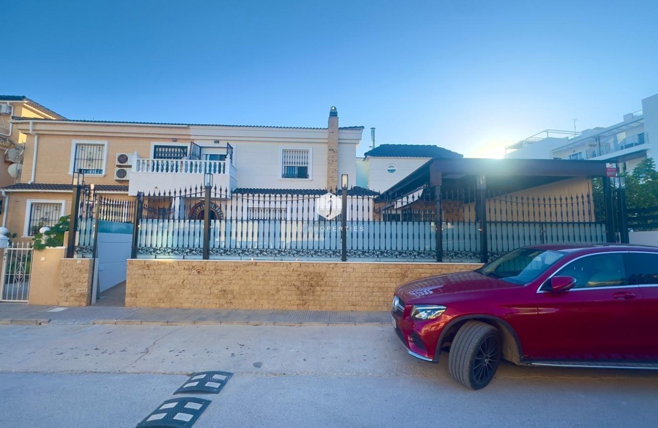 Tweedehands - Chalet -
Orihuela Costa - La Zenia