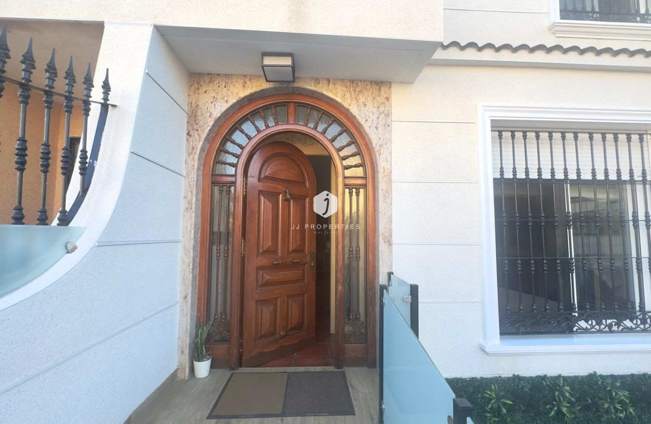 Tweedehands - Chalet -
Orihuela Costa - La Zenia