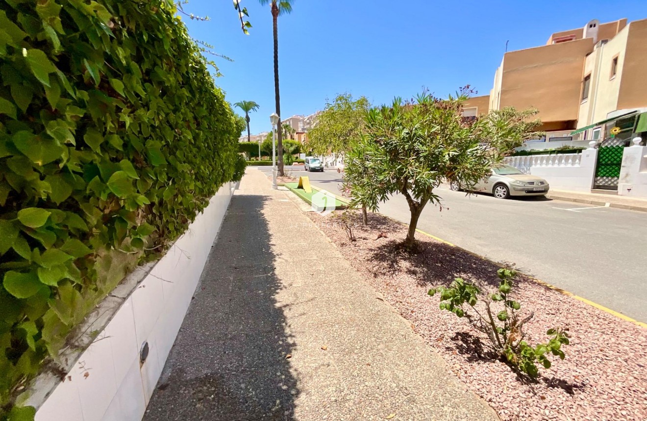 Tweedehands - Bungalow -
Torrevieja - Torreblanca