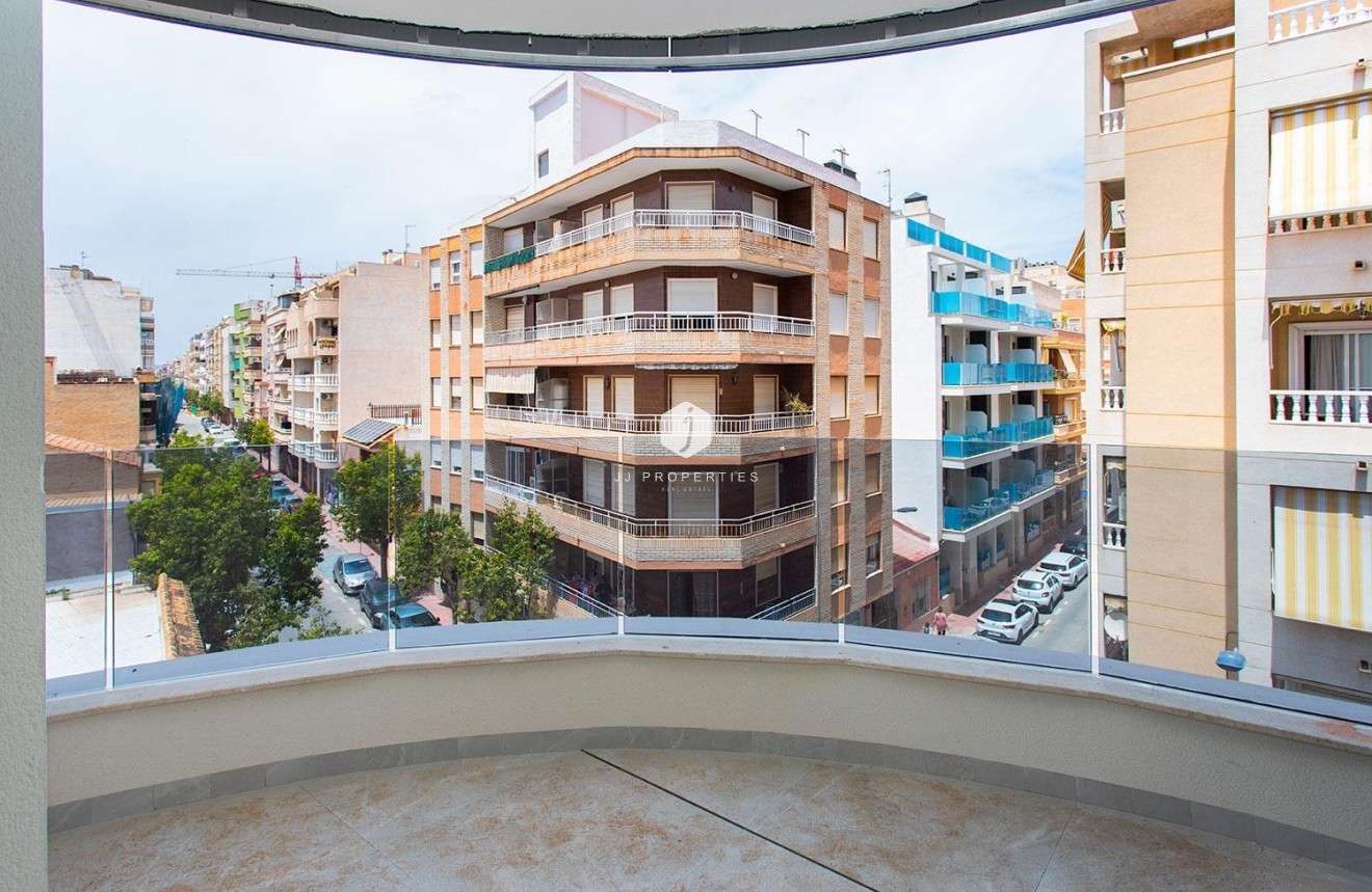 Tweedehands - Appartement / flat -
Torrevieja - Playa del Cura
