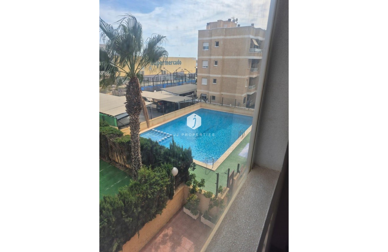 Tweedehands - Appartement / flat -
Torrevieja - aguas nuevas