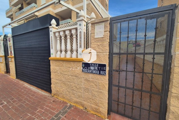 Tweedehands - Appartement / flat -
Torrevieja - aguas nuevas