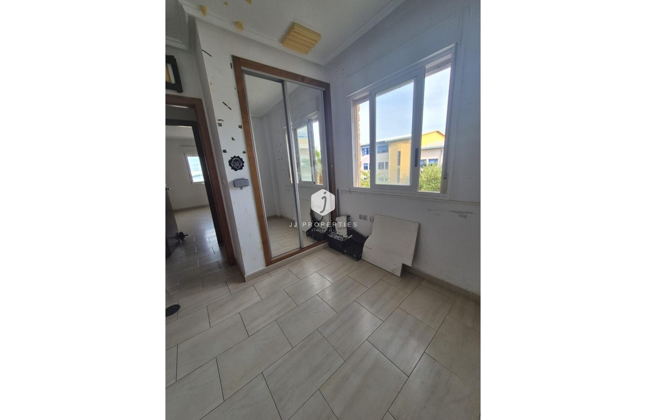Tweedehands - Appartement / flat -
Torrevieja - aguas nuevas