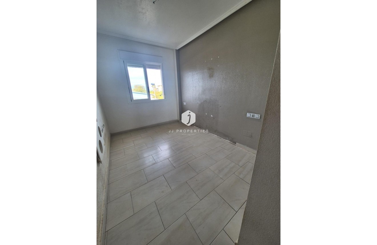 Tweedehands - Appartement / flat -
Torrevieja - aguas nuevas