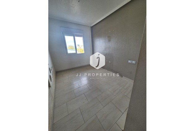 Tweedehands - Appartement / flat -
Torrevieja - aguas nuevas