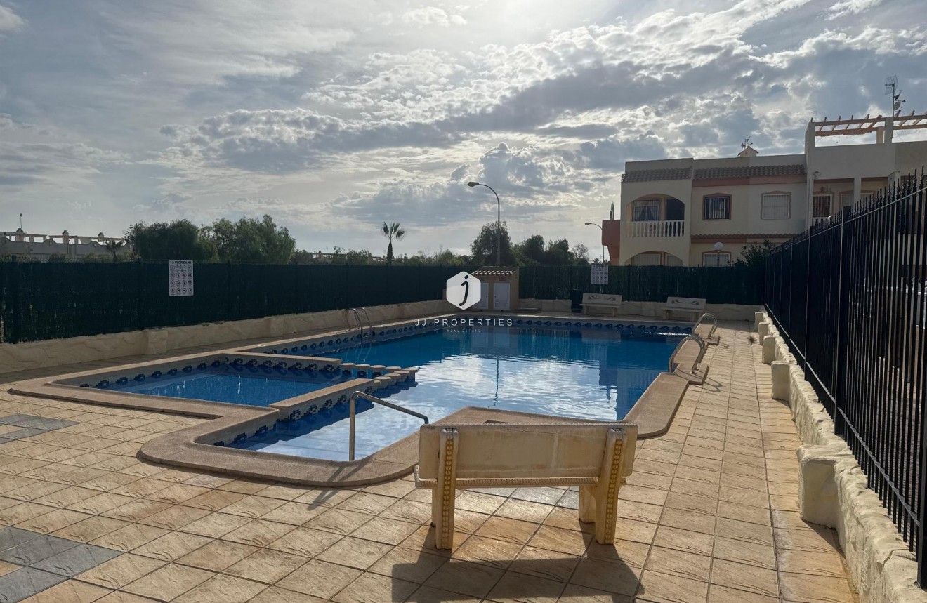 Tweedehands - Bungalow -
Orihuela Costa - Costa Blanca