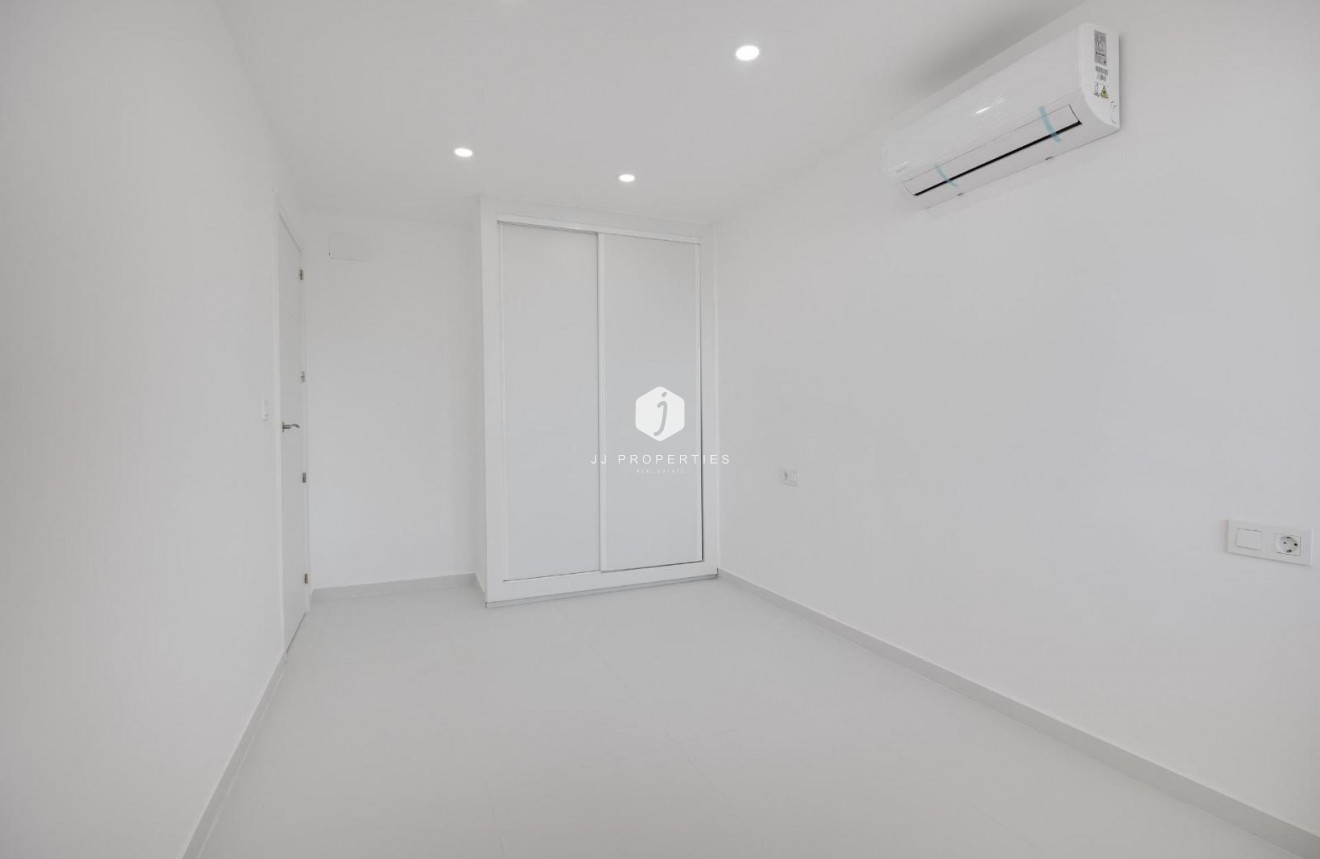 Tweedehands - Appartement / flat -
Torrevieja - Costa Blanca